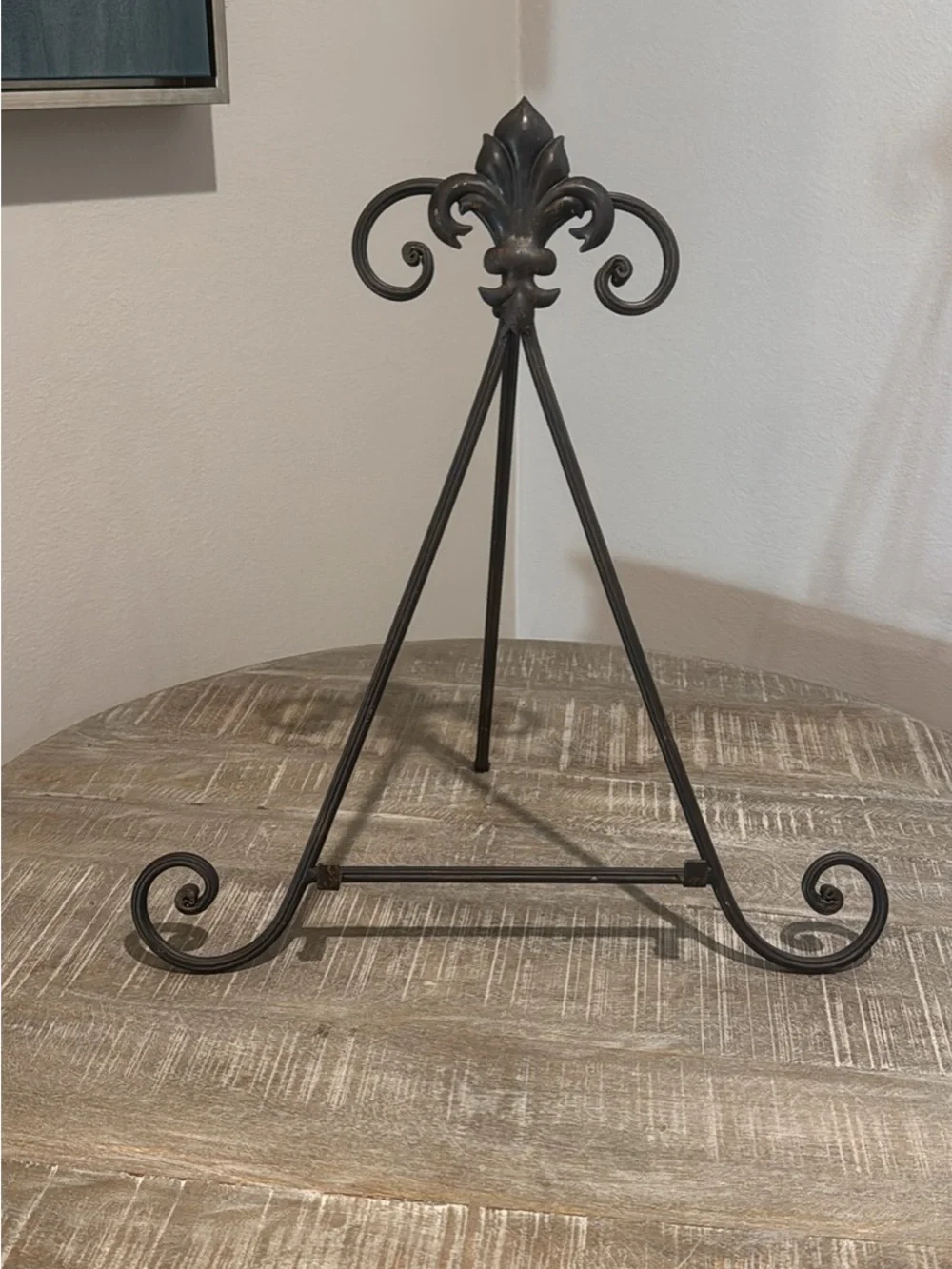 Decorative Metal Fleur-de-Lis Easel Stand in Dark Bronze